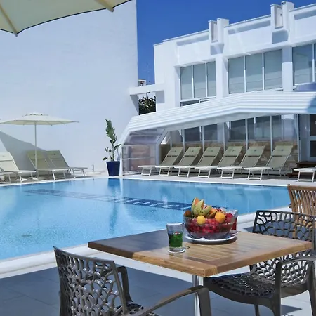 Ξενοδοχείο Hotiday Centro 3*