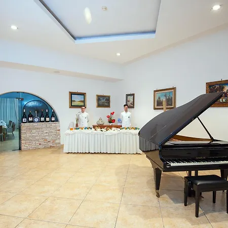 Ξενοδοχείο Hotiday Centro