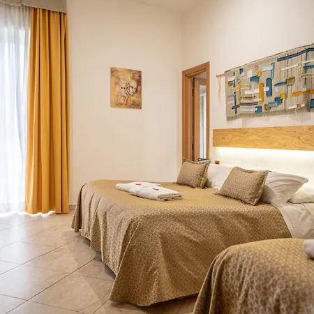 Hotiday Centro 酒店